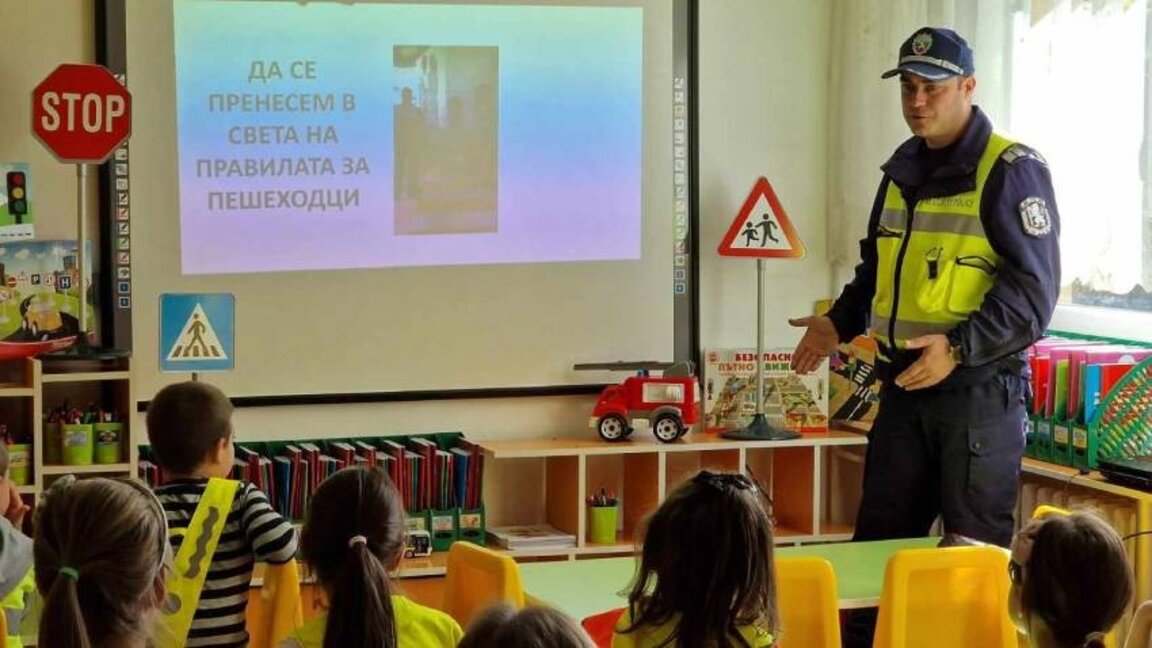 Liseli öğrenciler yol güvenliği için sürücülere seslendi