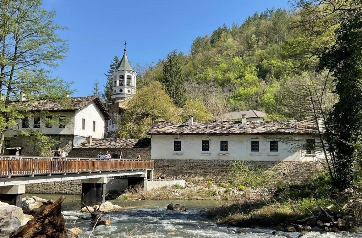 Нова книга с любопитни факти за Дряново