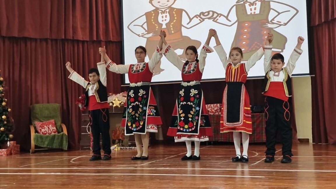 Levski'nin şahsiyeti ve Bulgar kökenleri, Atina ve Girit adasındaki Pazar okullarından çocukları birleştiriyor