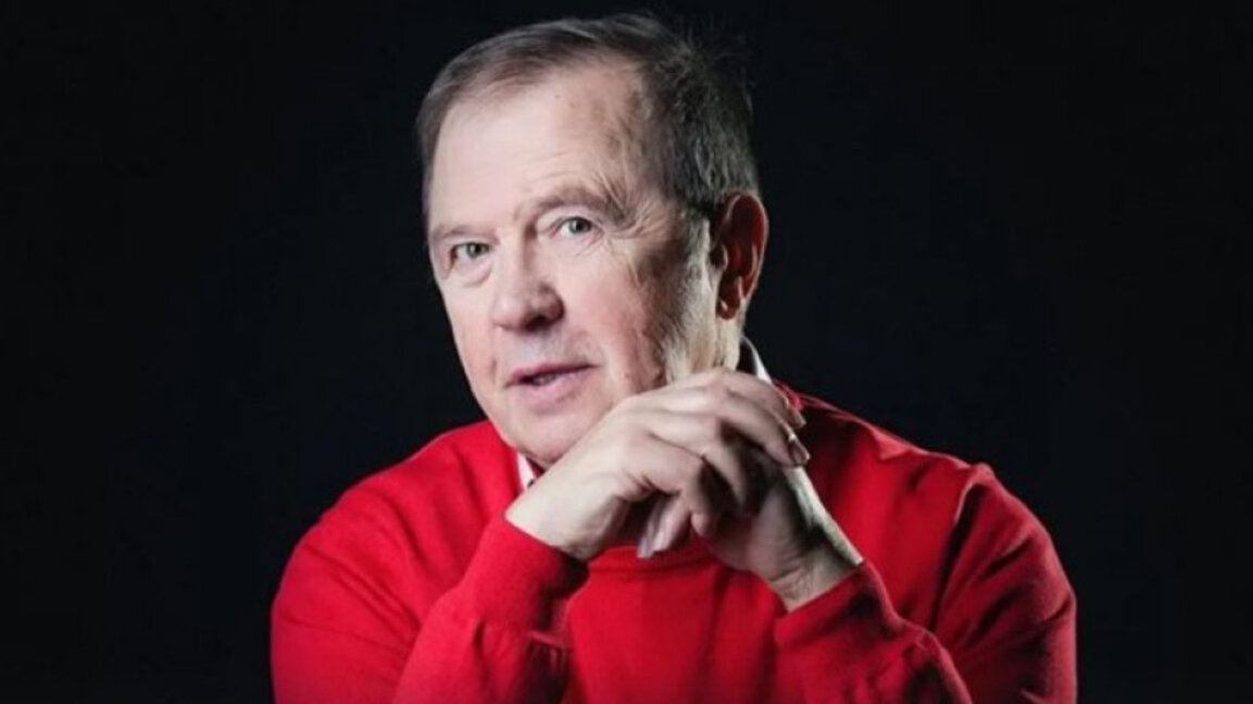 Стоян Сърданов получава "Икар" за чест и достойнство