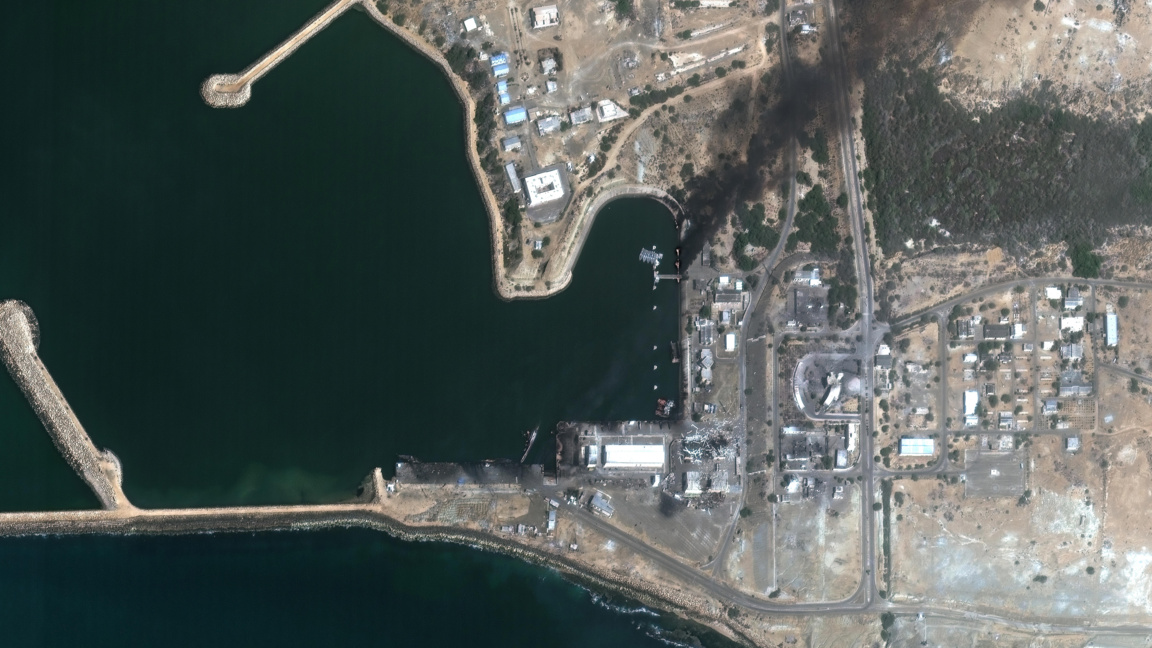 Унищожени военни кораби и сгради във военноморската база Конарак, Иран