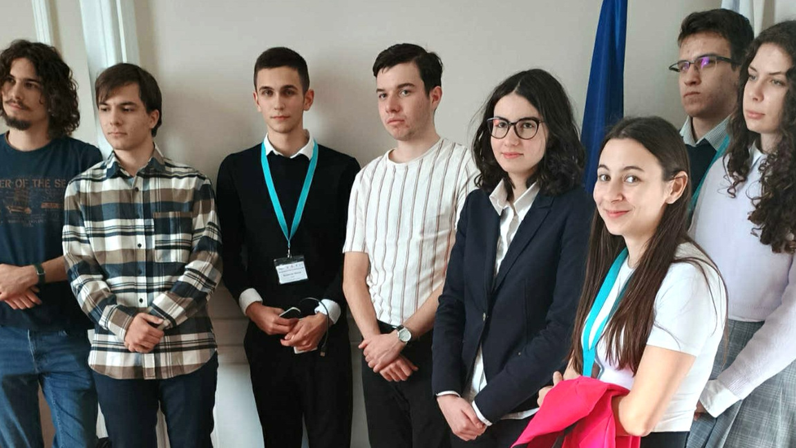 Лагер-школата по астрономия "Бели брези"...