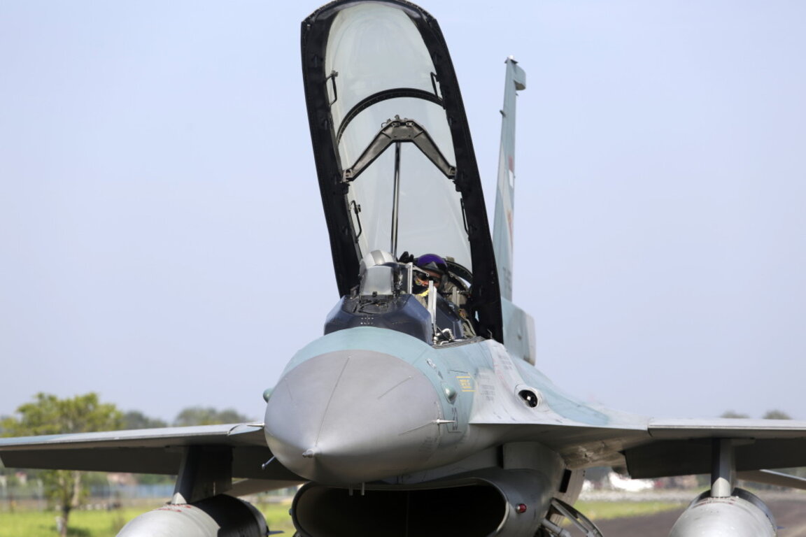 Никола Лалов: Реконструкцията за Ф-16 на авиобаза "Граф Игнатиево" закъснява