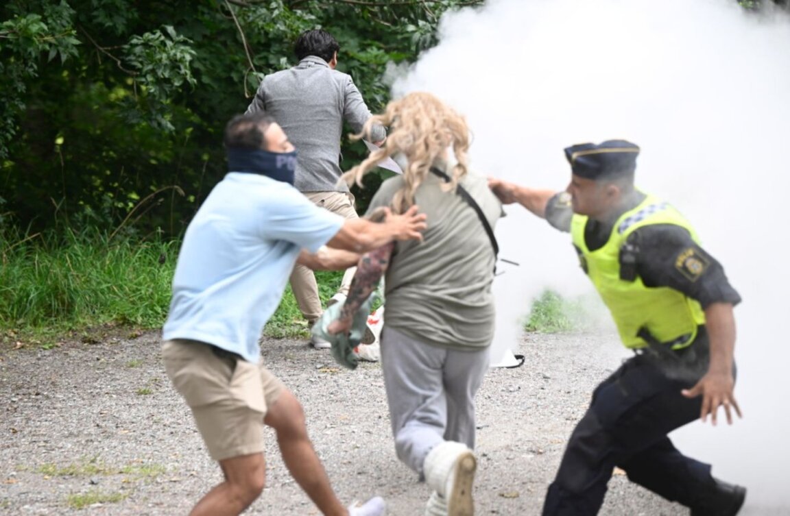 Двама задържани в Швеция при нова демонстрация на изгаряне на Корана