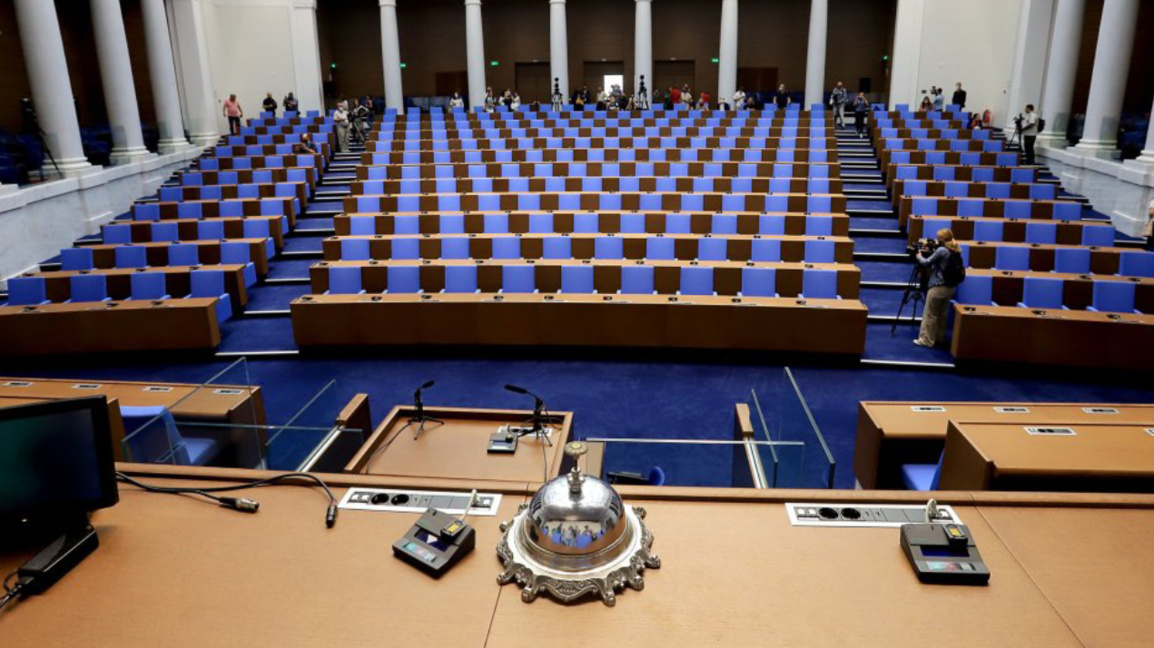 Parliament goes on a three-week vacation