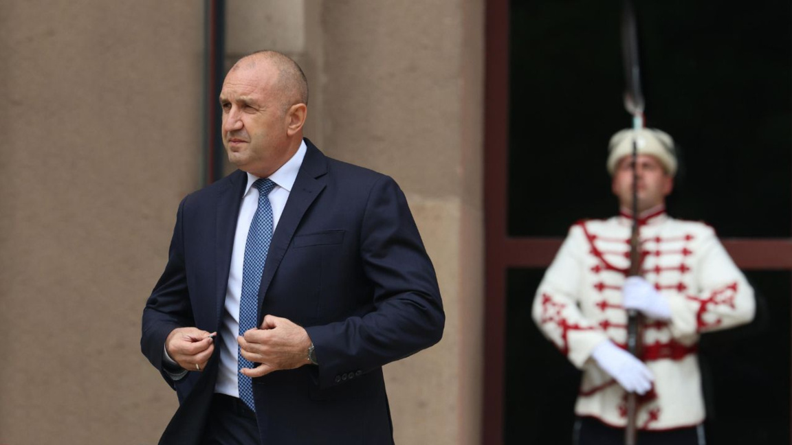 Cumhurbaşkanı Rumen Radev görevinden ayrılacağını açıkladı