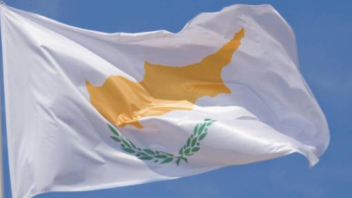 Част от двуетажна сграда рухна в Кипър, има пострадали