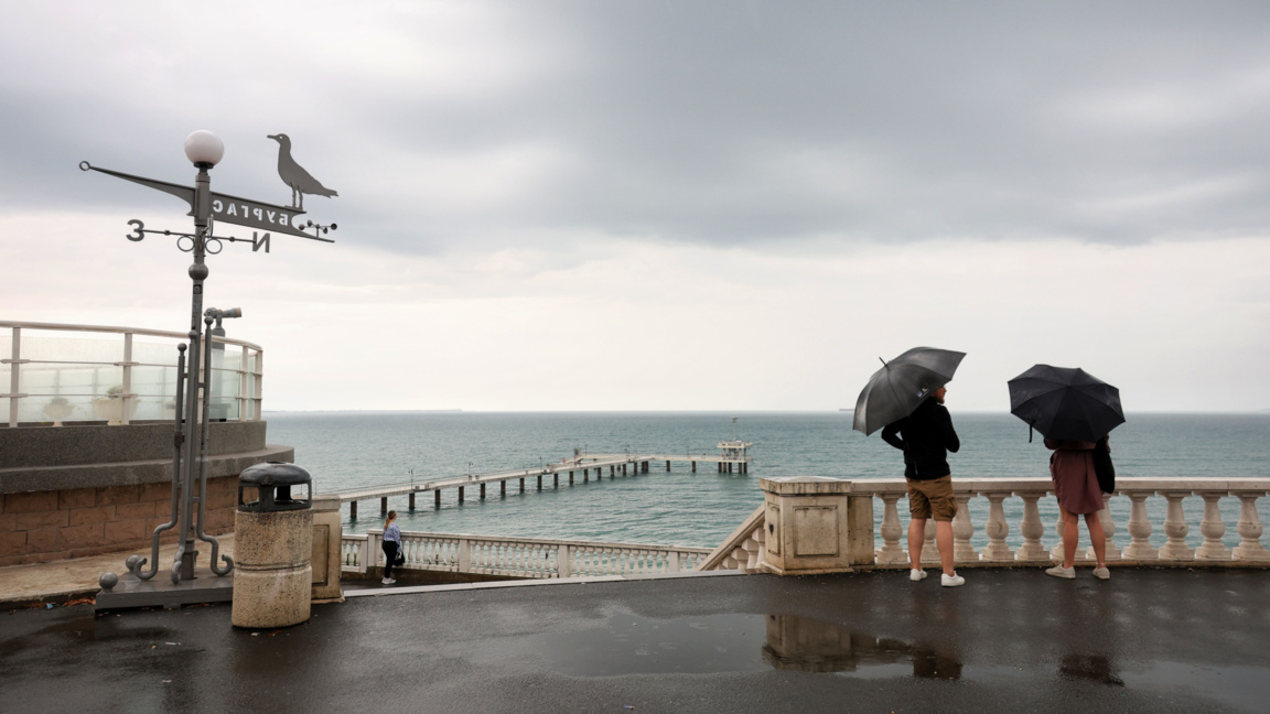 Short showers with thunderstorms and warm weather expected on Monday