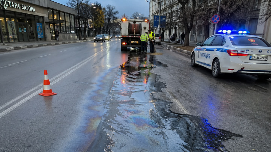 Разлив на дизел по улица в центъра на Стара Загора