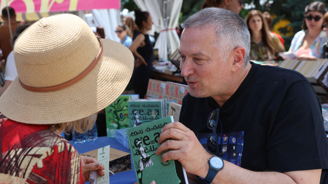 Писателят Георги Господинов открива фестивала "С книга на плажа" в Бургас