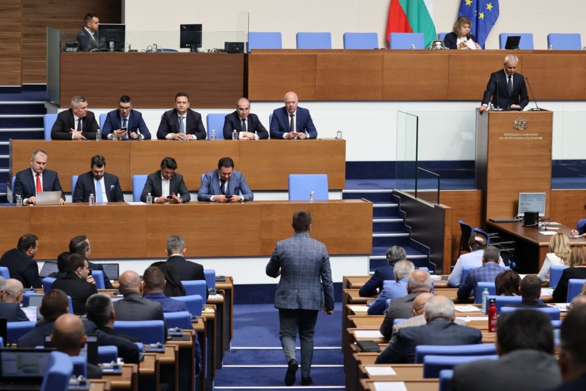 MPs discuss vote of no confidence against the cabinet