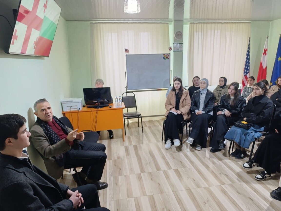 Младежи от Грузия научиха за възможностите за подкрепа от България на техни проекти