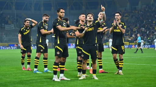 "Ботев" победи "Славия" с 1:0, 18 хиляди изпратиха Илиян Филипов