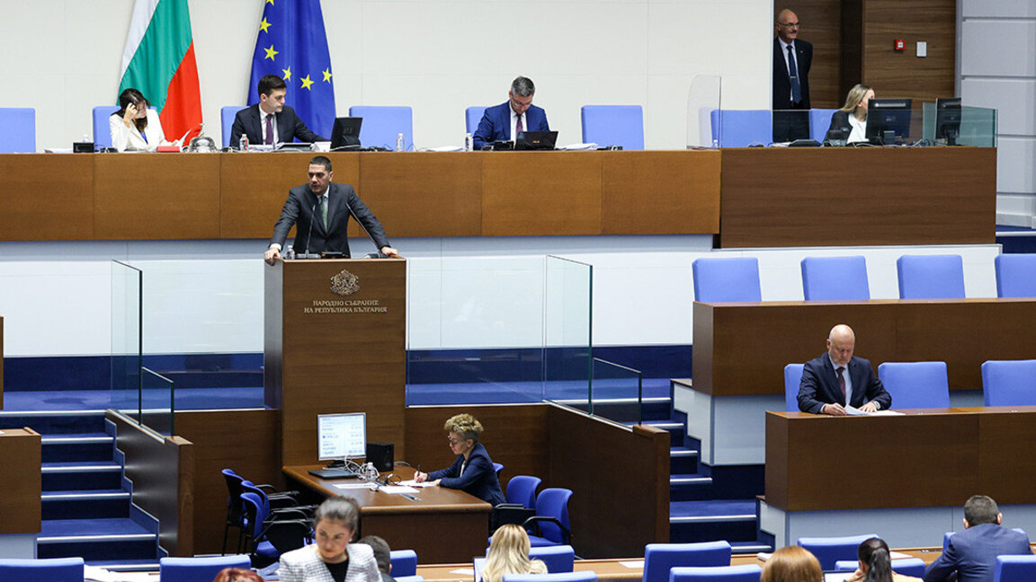 Parlamenti vendosi që t’i japim Ukrainës 100 transportues të blinduar pa pagesë