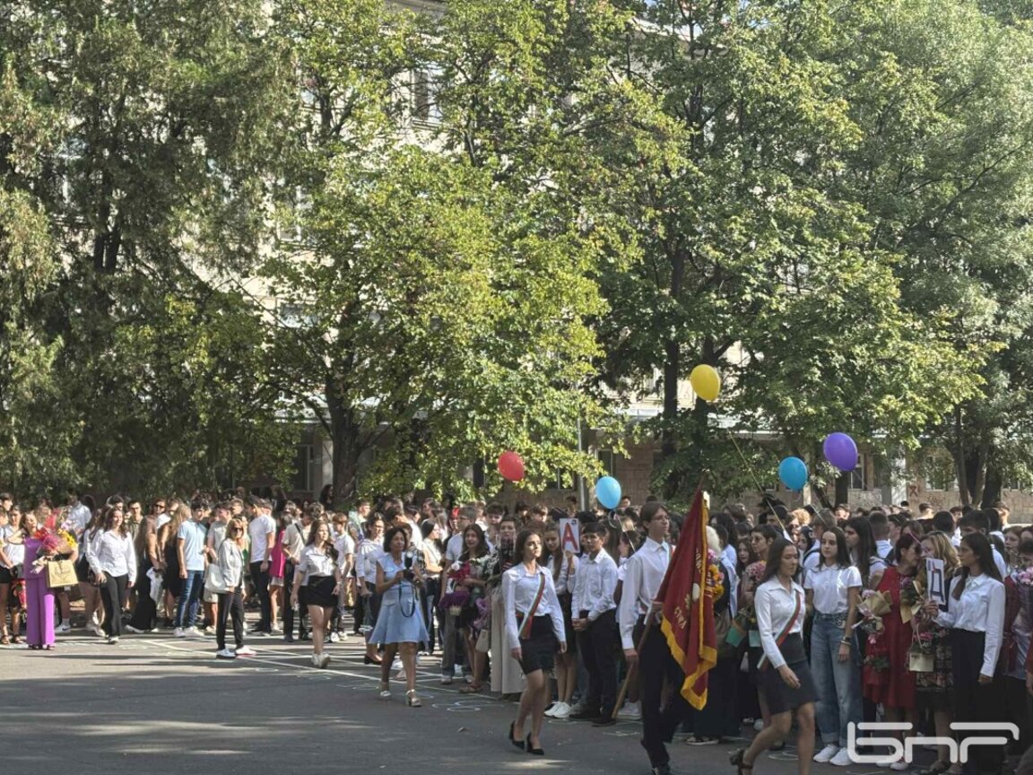 Езиковата гимназия в Стара Загора даде старт на своята 60-а учебна година