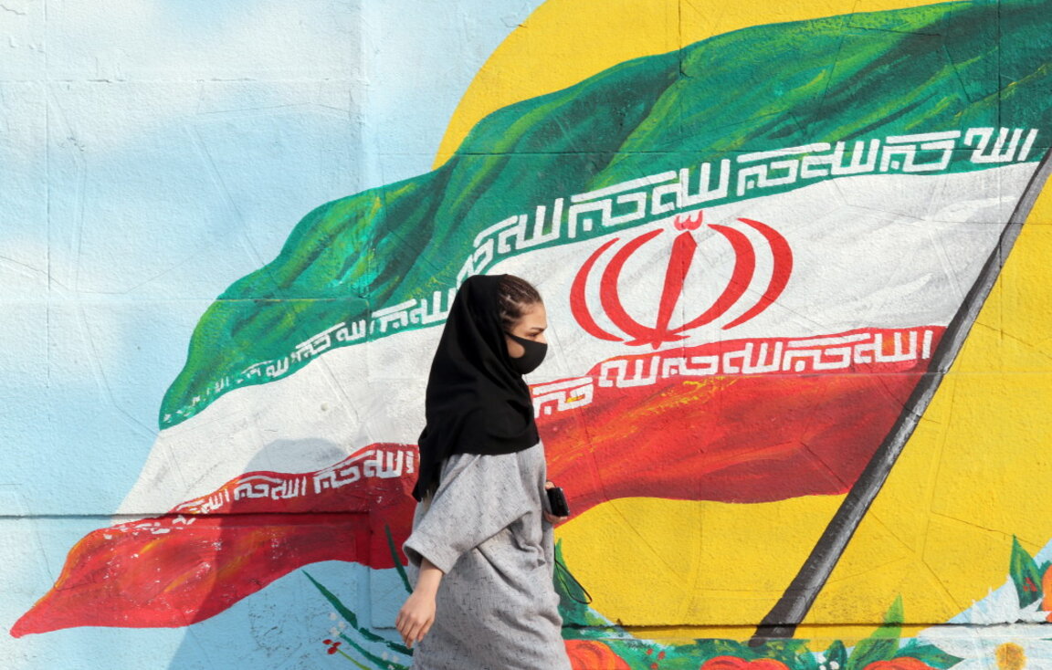 В Иран почина още едно момиче, задържано за неправилно носене на хиджаб