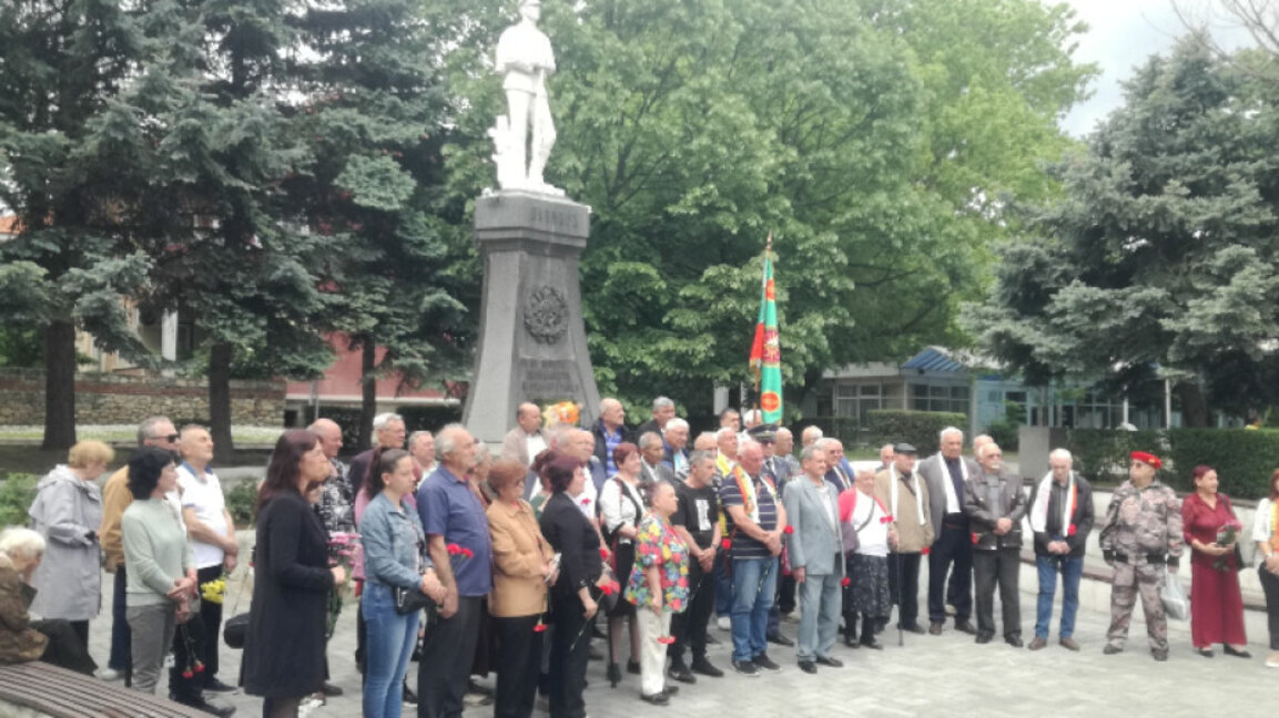 Над 150 кюстендилци опитаха войнишка боб чорба за Гергьовден