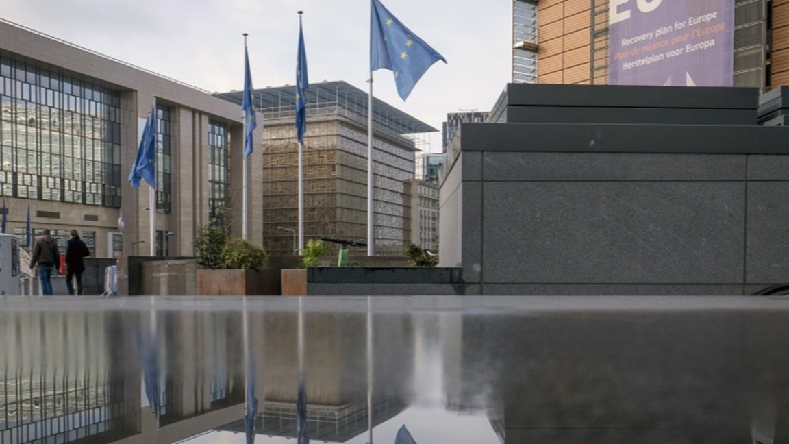 ЕК: България ще бъде член на еврозоната от 1 януари