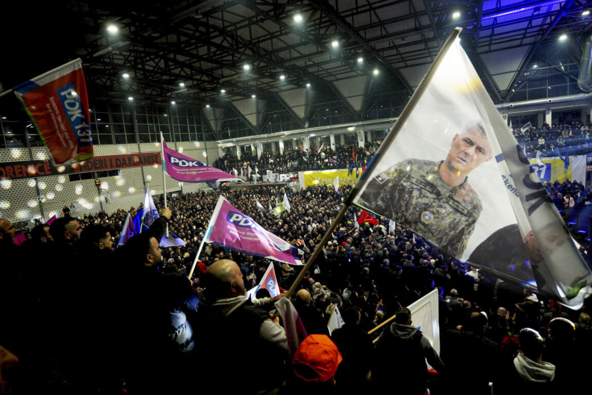 Предизборен митинг на Демократическата партия на Косово.