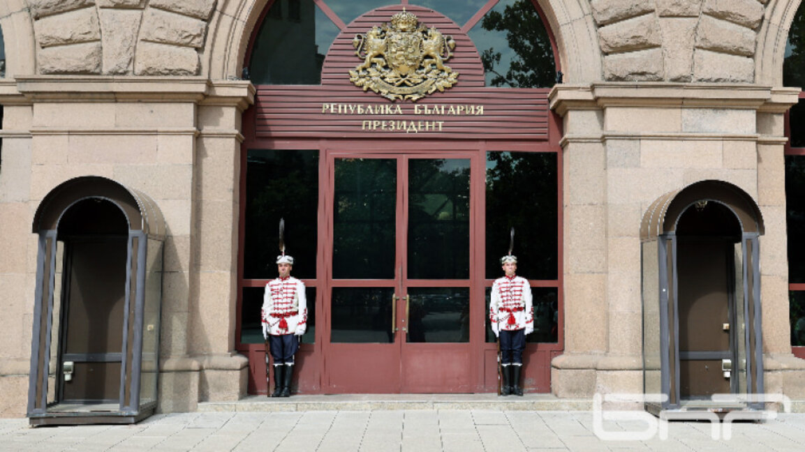 Президентът започва от 10 декември консултации с парламентарните групи в 51-ото НС