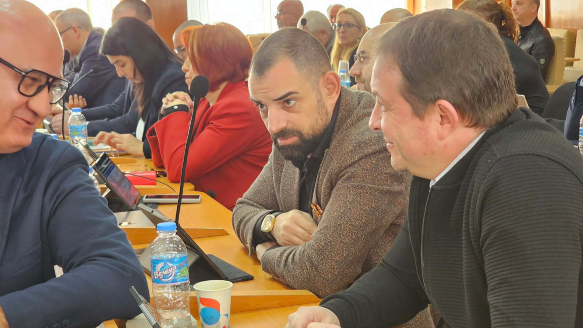 Отложиха дебата за служебните автомобили