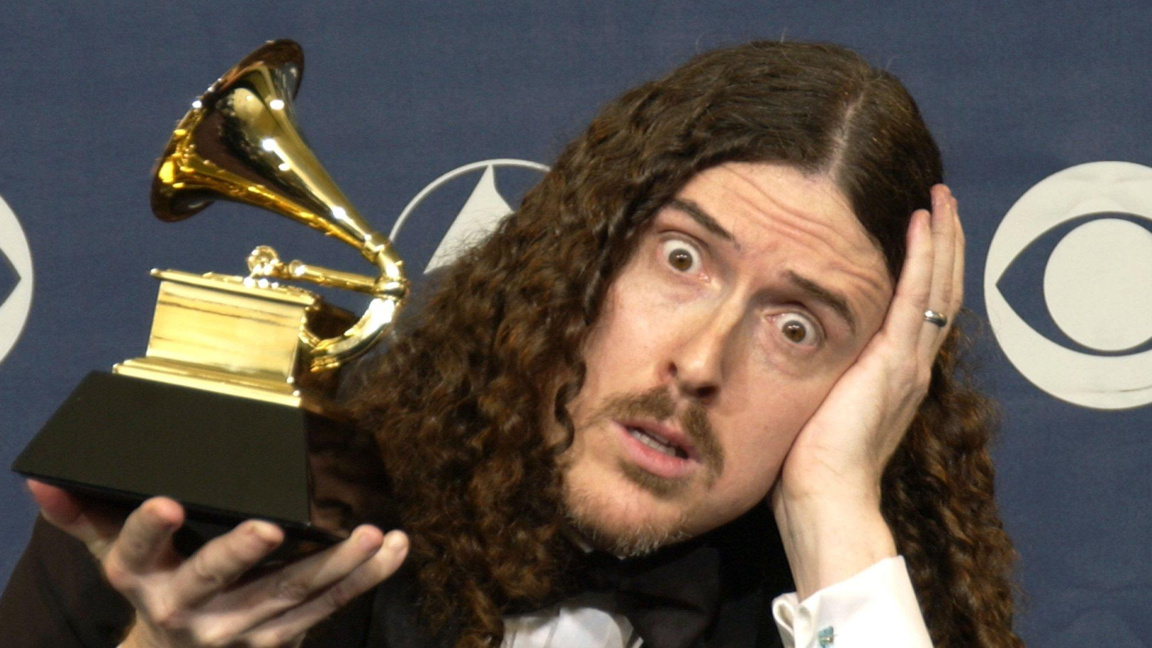 Уиърд Ал Янкович, който спечели награда "Грами" за най-добър комедиен албум на 46-ото издание на музикалните награди