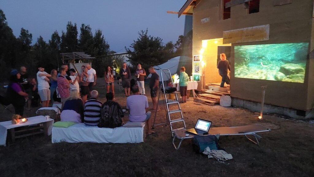 Форумът "Камен бряг под звездите": принадлежност, памет, корени