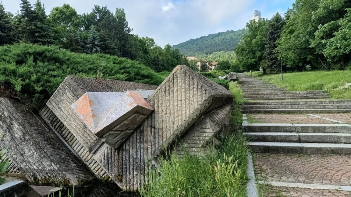 Пускат водните съоръжения