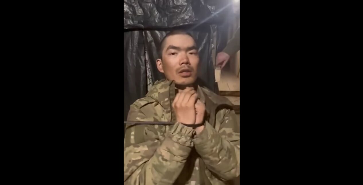 Пленен от силите на Киев китайски боец.