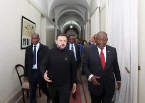 Зеленски прекрати предсрочно посещението си в Южна Африка