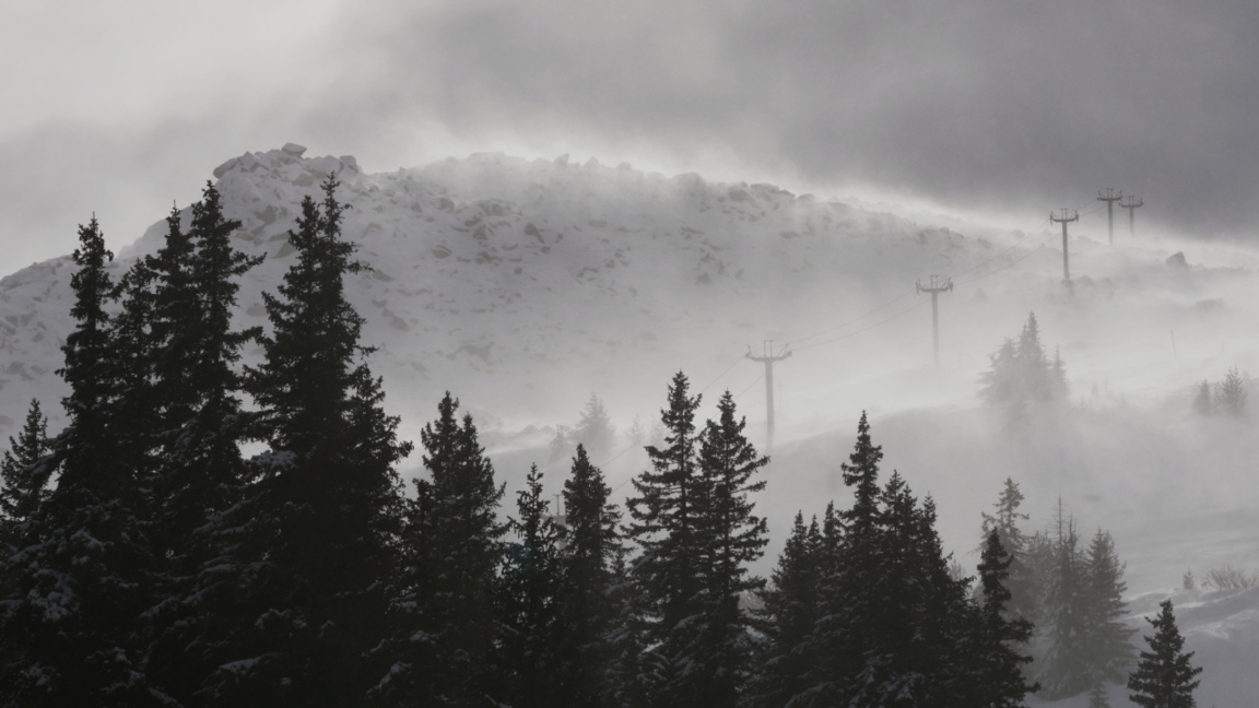 Weekendul va fi înnorat, cu precipitații