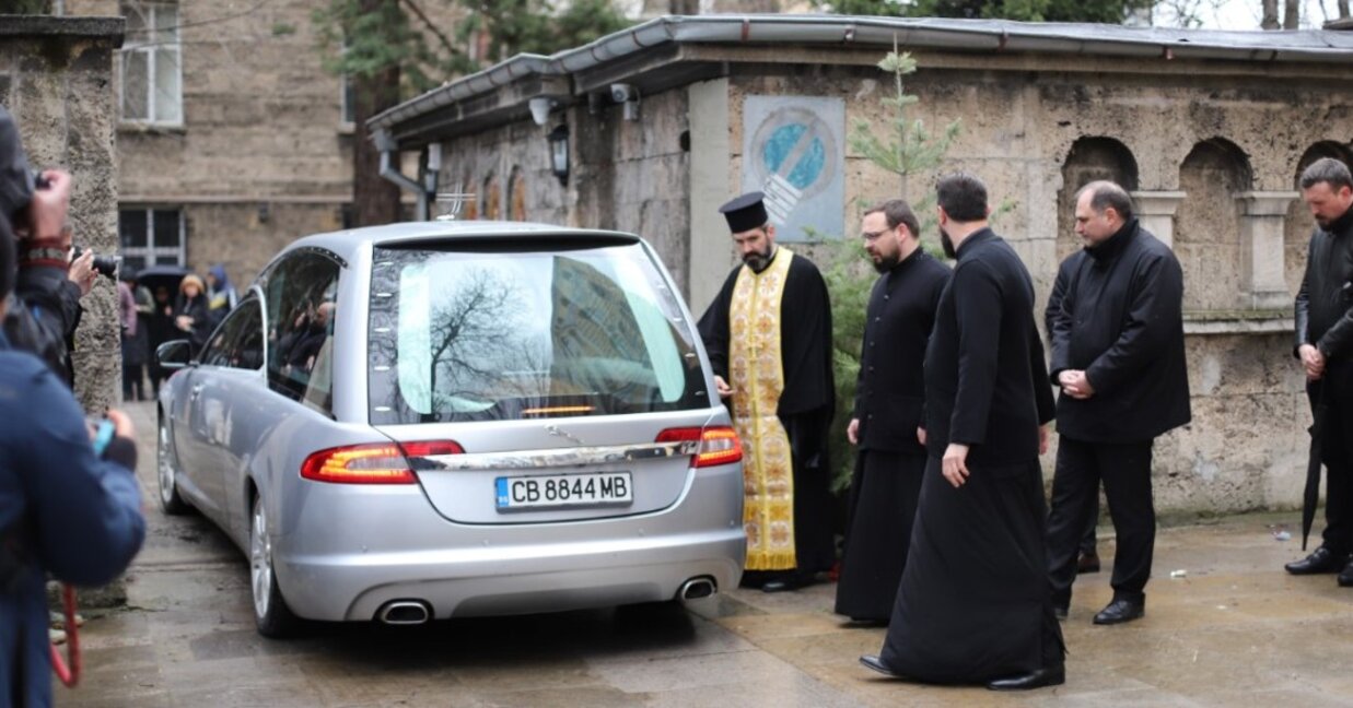 Тленните останки на патриарх Неофит бяха изложени в параклиса "Света Марина"