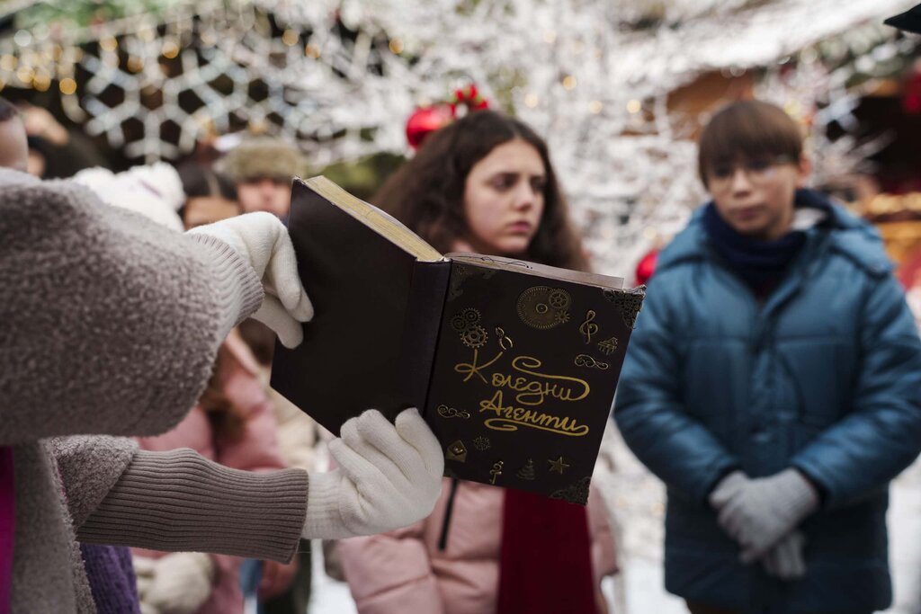 Кадър от филма "Коледни агенти"