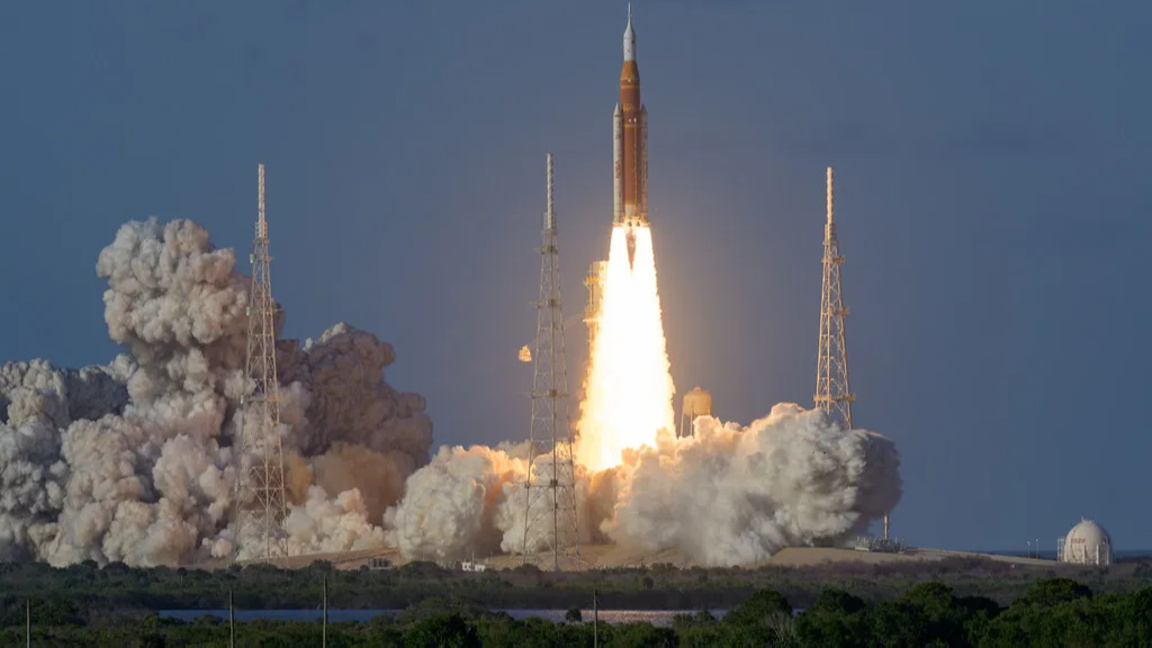 NASA изстреля Artemis II към Луната