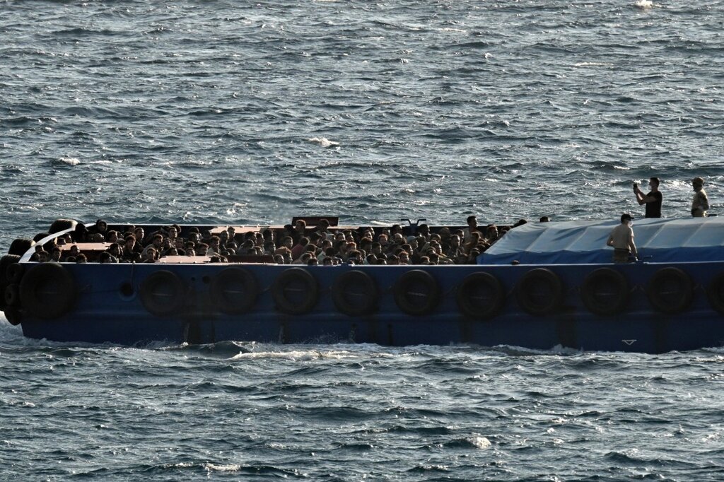 Проектозакон в Гърция предвижда електронно проследяване на нелегалните мигранти