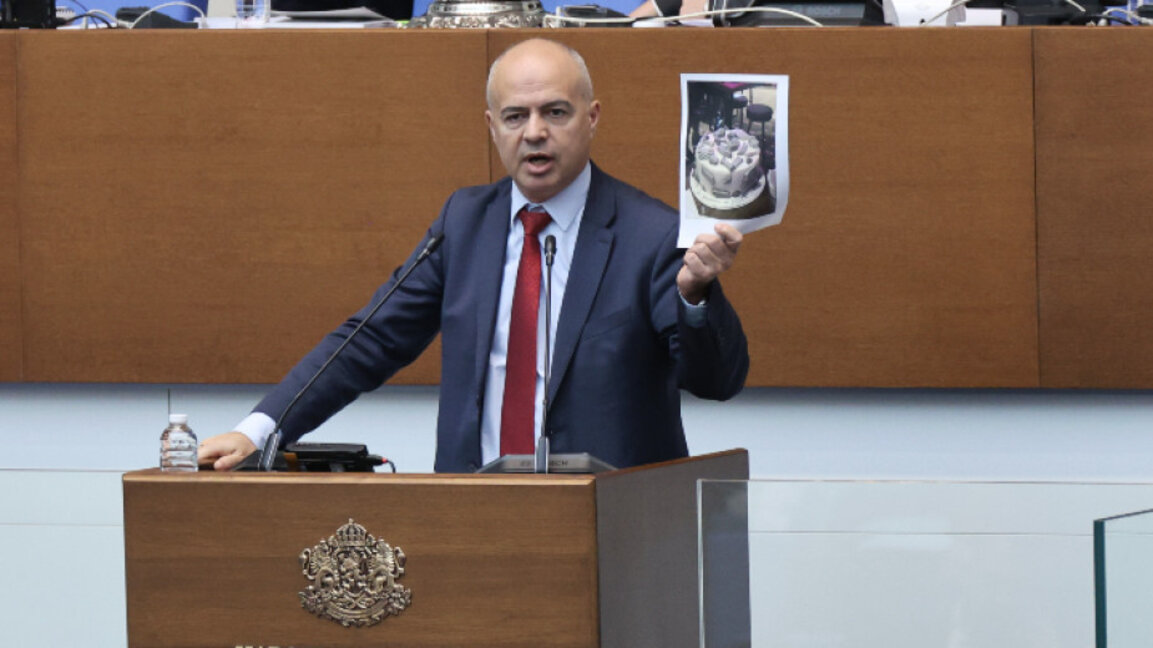 Neuer Skandal im Parlament