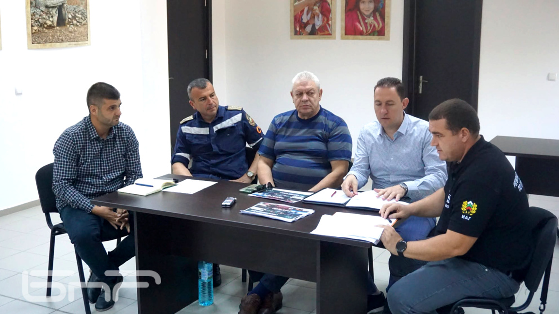 Пожарите в Бургаско: На по-малка площ, огнеборците бдят с подсилени дежурства
