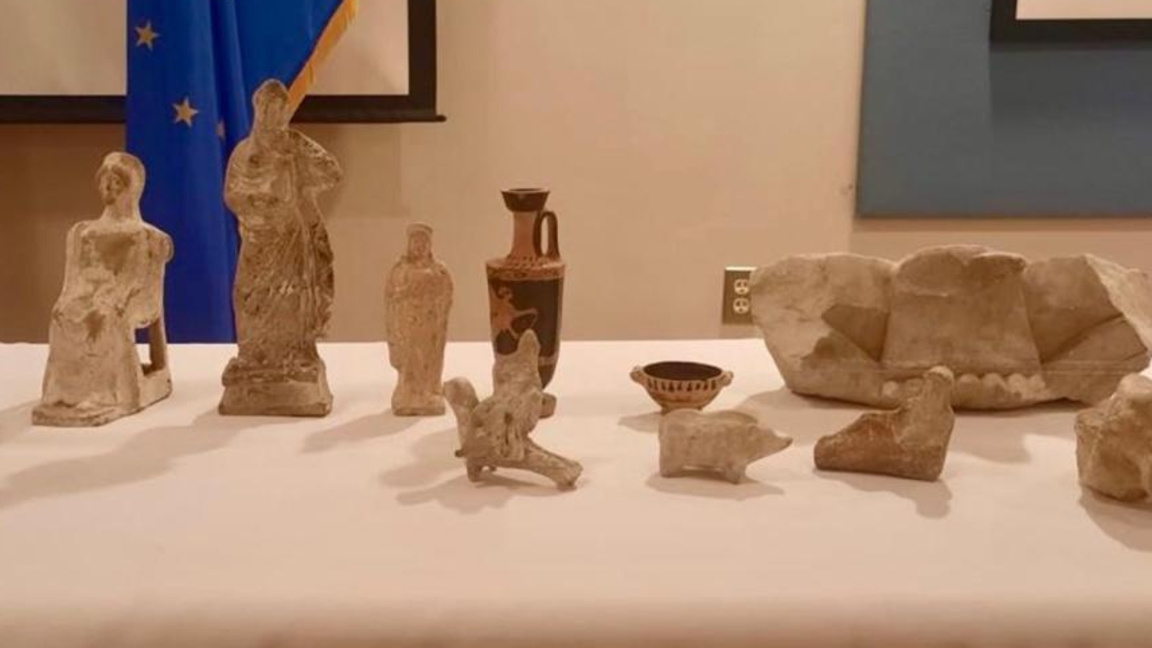 Американско семейство върна на Гърция артефакти от IV век пр. Хр.