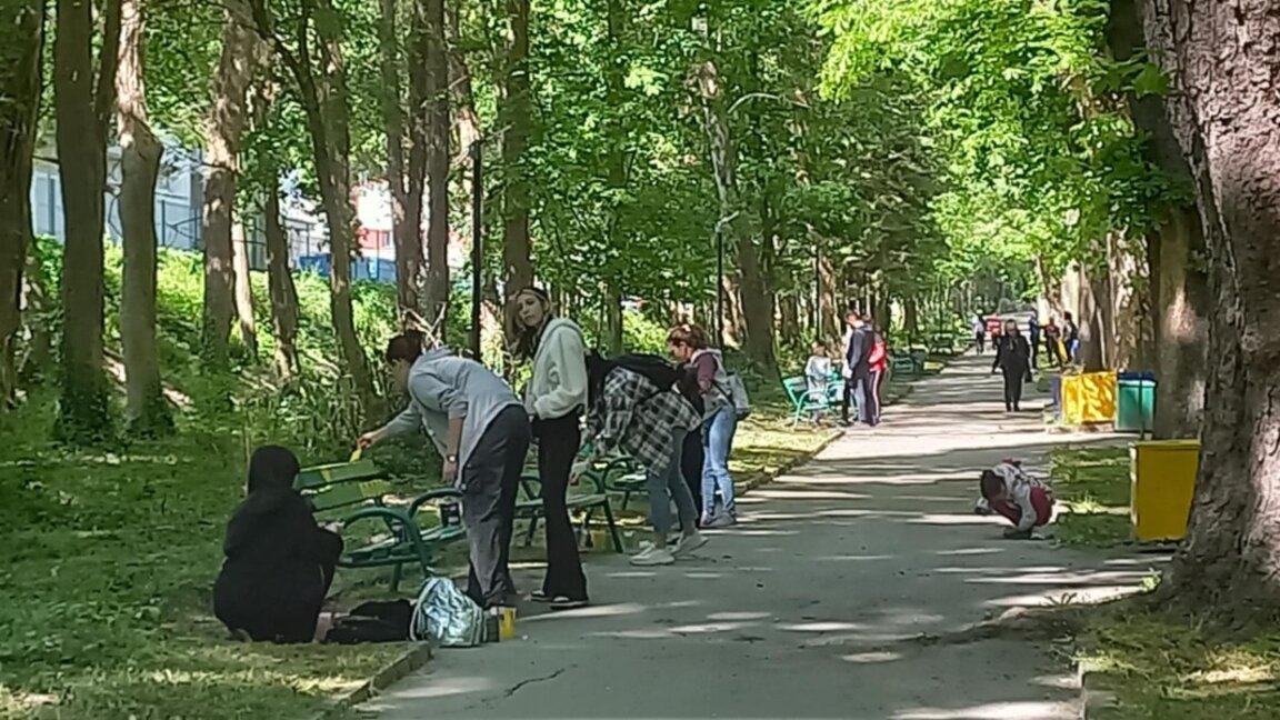Освежават пейките в Кьошкове