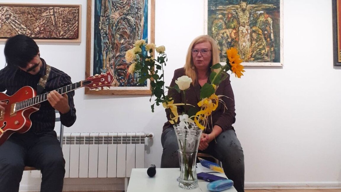 Desislava Tsvetkova and her poetic comparisons between Bulgaria and United Europe