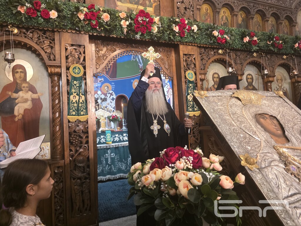 Дядо Николай благослови