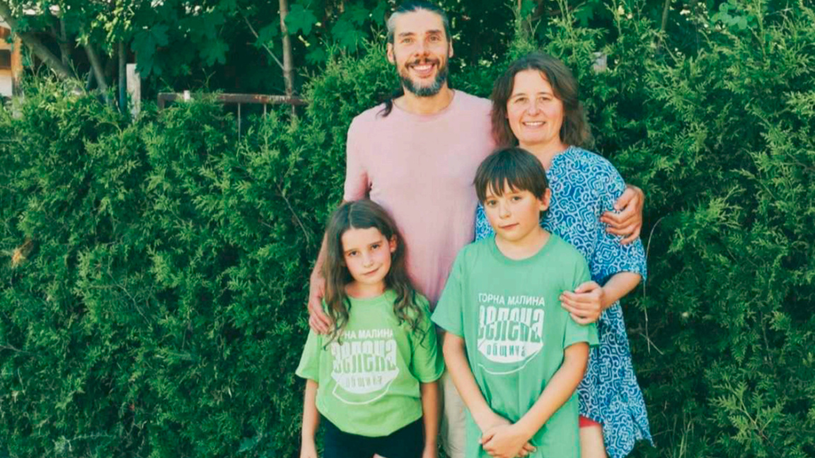 Pétar, son épouse Yoanna et leurs enfants Maya et Marti
