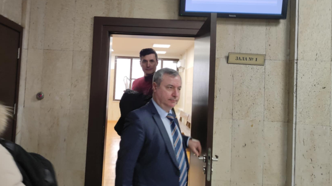 Янко Янков и Димо Димитров излизат от съдебната зала