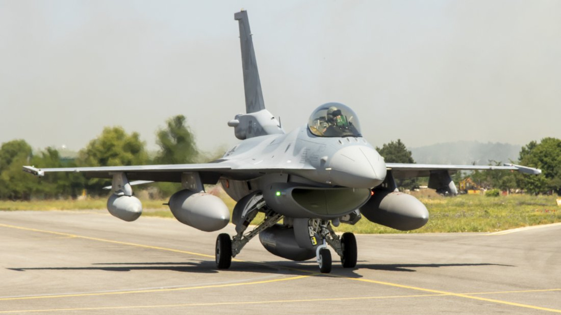 Завърши доставката на първите 8 изтребителя F 16