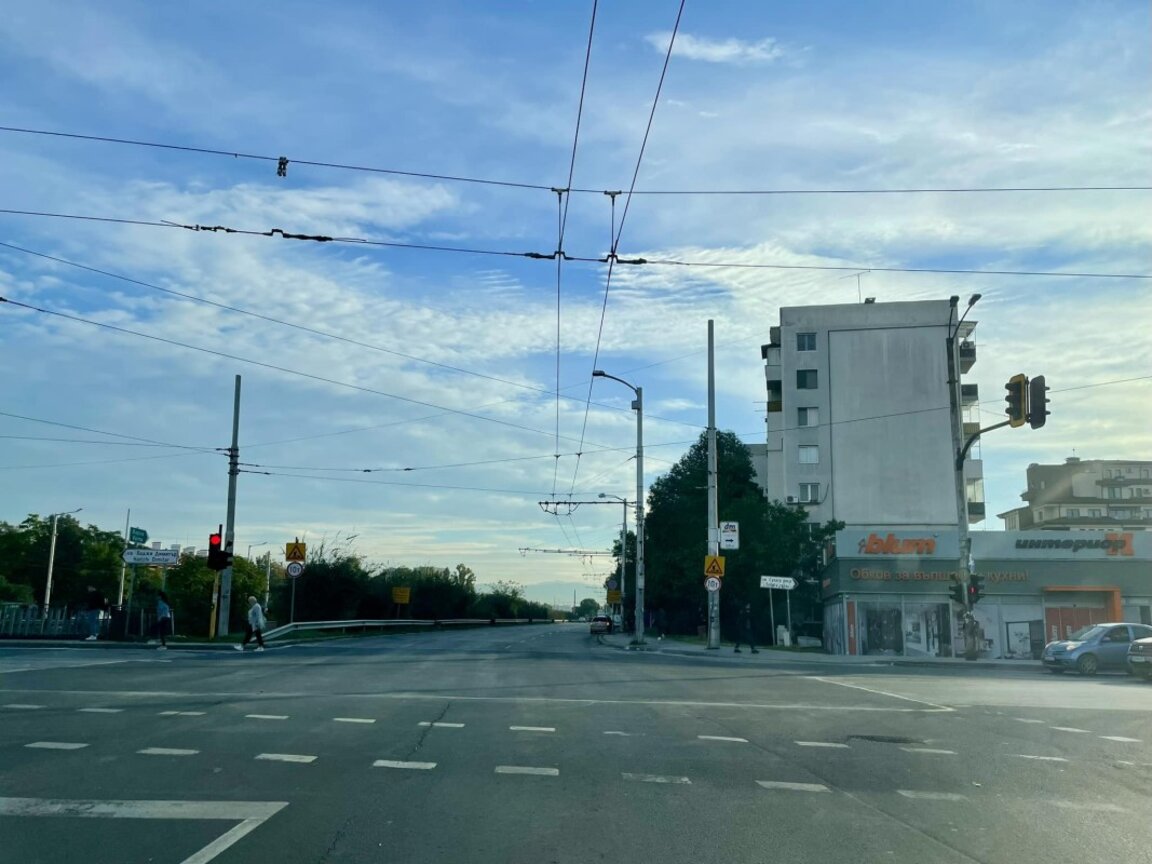 Подмениха пътната настилка на кръстовището между бул. "Владимир Вазов" и ул. "Тодорини кукли"
