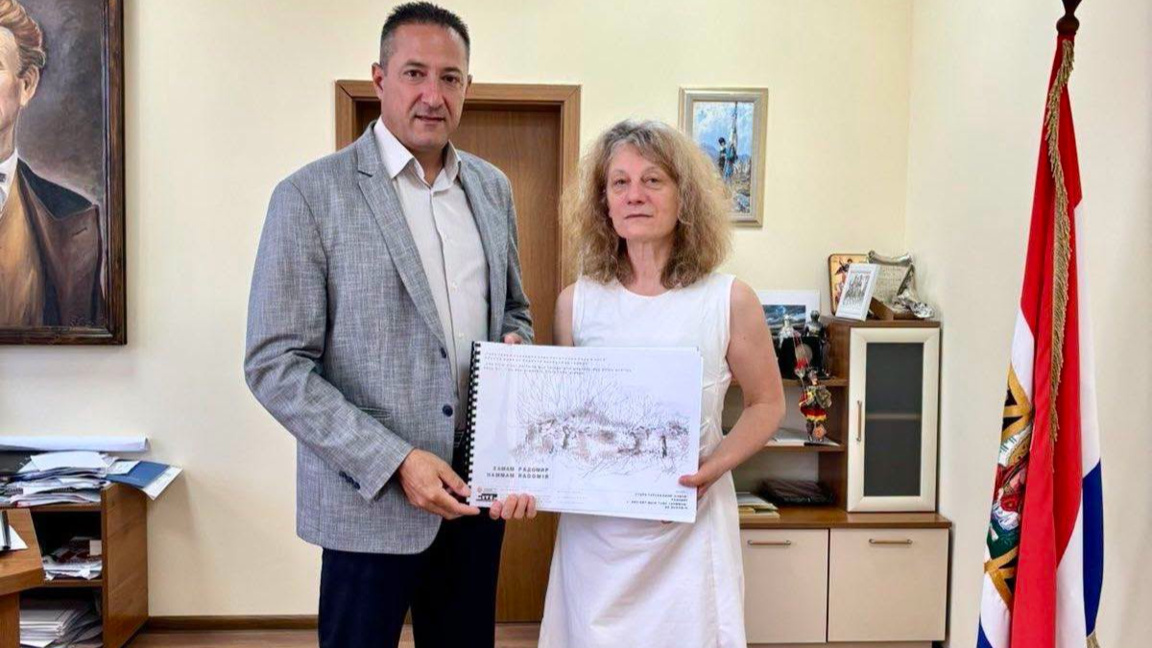 Кметът на Радомир Кирил Стоев и арх. Теменужка Герова