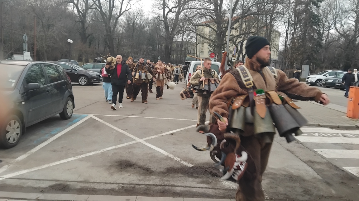Започват фестивалните дефилета в Перник