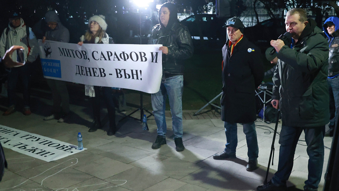 Protestocular İçişleri Bakanı ve Başsavcı'nın görevden alınmasını istedi