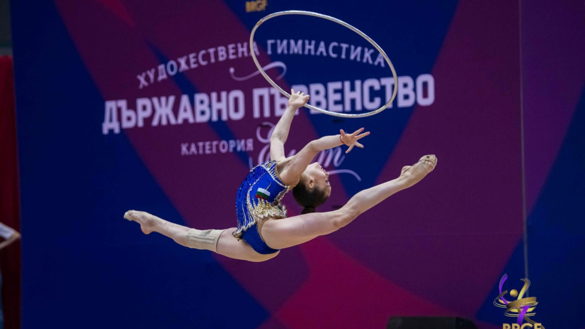  Старозагорската гимнастичка Яница Динева е държавна шампионка на обръч 