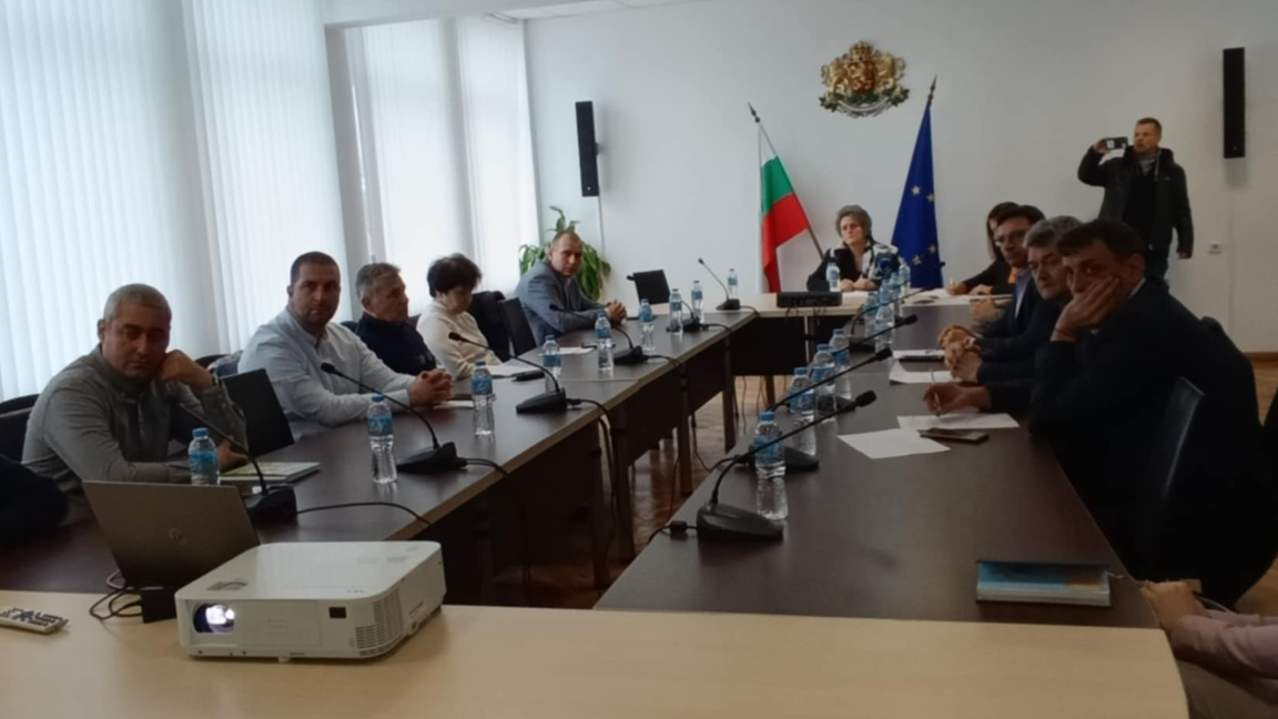 128 сигнала за нередности с еврото